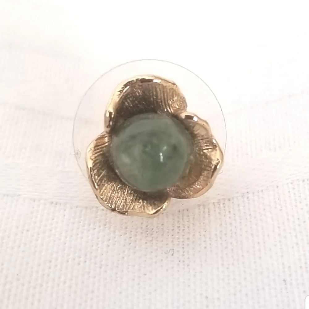 Vintage Gold Chrysoprase Earring Single - Picture 1 of 4